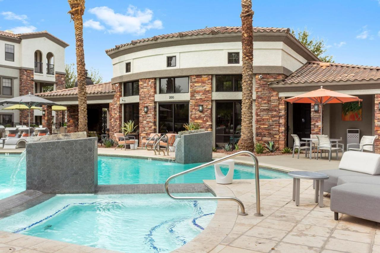 Cozysuites Glendale By The Stadium With Pool 06 Extérieur photo